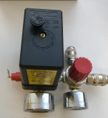 Pegas 2608К Реле давления для компрессора Pegas в сборе 380 В (2 быстросъемных выхода)