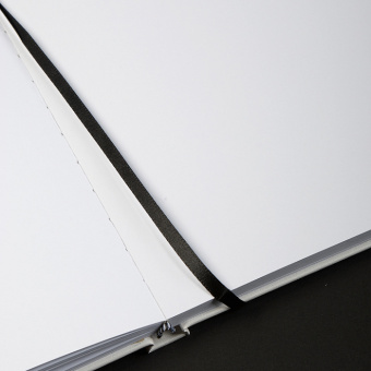 Sketchmarker Скетчбук The Mirror 210х210 мм, 220 г/м. кв, 50 л, твердая обложка, белый