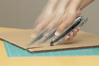 OLFA OL-LTD-AL-LFB Нож с выдвижным сегментированным лезвием 18 мм, автофиксатор