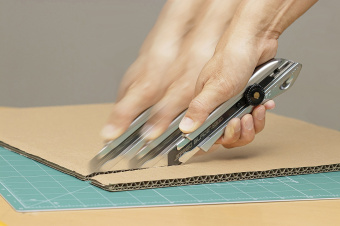 OLFA OL-LTD-L-LFB Нож с выдвижным сегментированным лезвием 18 мм, винтовой фиксатор