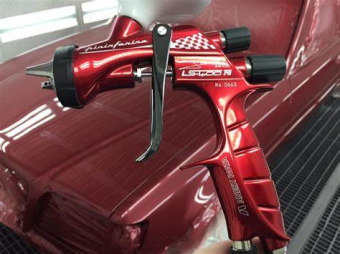 Краскопульт Iwata LS400 RS Limited edition, верхний бачок 600 мл