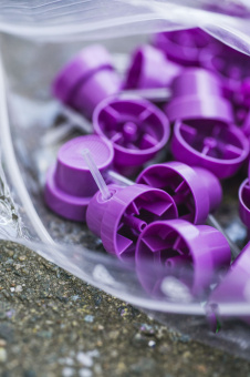 Кэп Montana Needle Fine Liner, фиолетовый с белой трубкой, 0,2-1,0 см (уп. 50 шт.)